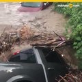 Inundaciones se \'roban\' varios carros de una concesionaria