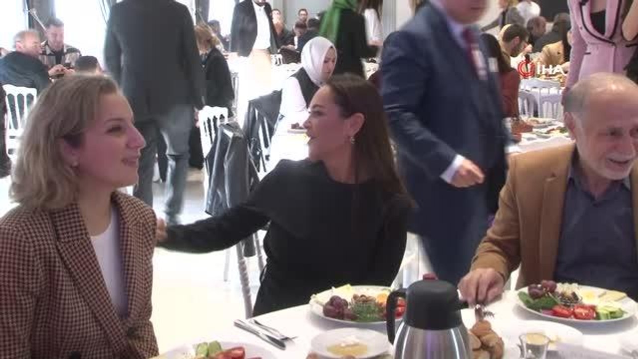 Ünlü sanatçı Hülya Avşar, 12'nci Darülaceze Buluşmaları'na katıldı