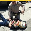 Policía derriba a motociclista tras persecución en California