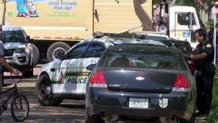 Sujeto le muestra a sus vecinos a la mujer que mató y guardó en almacén