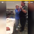 Policía baila con anciana en refugio de Florida
