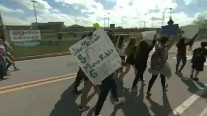 WM16x9N_NA-56WE_FL SCHOOL WALK OUT-CYPRESS BAY (GROUND)_CNNA-ST1-1000000004706bf5_201_0W.wmv