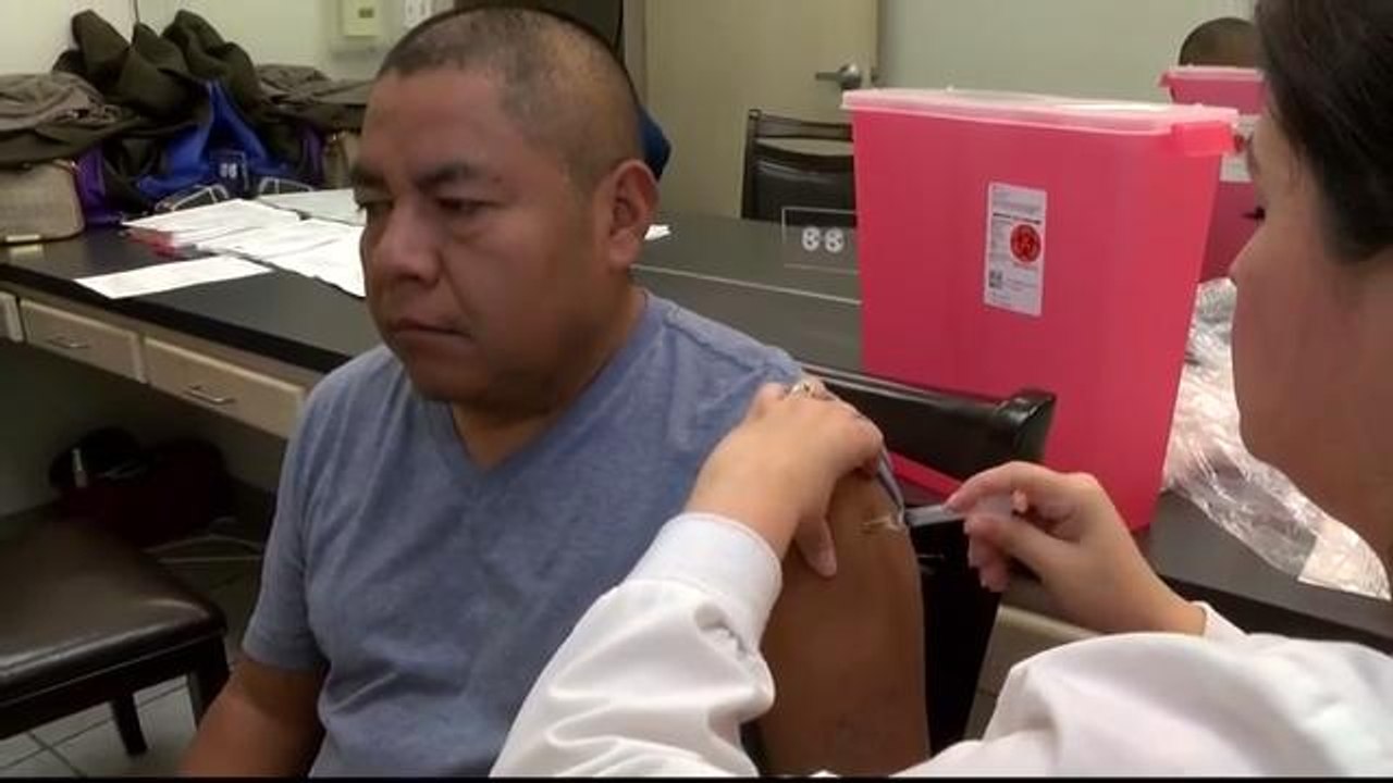 Noticias Laredo 5pm 021218 - Clip - vacunas