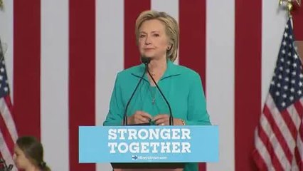 Clinton dice que Trump aupa grupos de odio