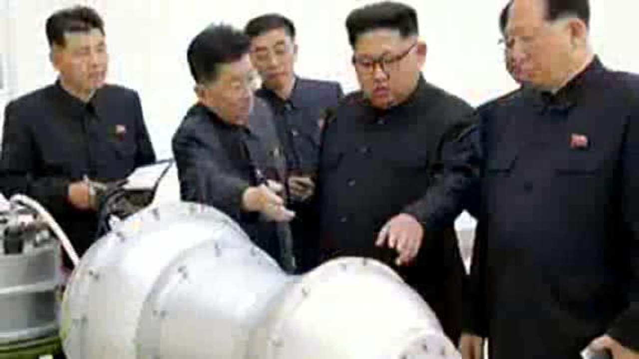 Kim Jong-un inspecciona bomba de hidrogeno de C...