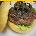 Restaurante sirve hamburguesas de tarántula