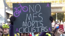 Emotiva y multitudinaria concentración en Girona por los ciclistas muertos en carretera