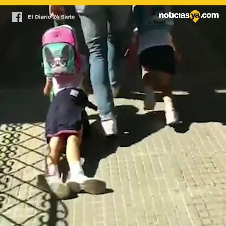 Niñas se niegan a ir a la escuela y su padre las obliga así
