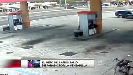 Menor sale volando de un auto tras accidente en Florida