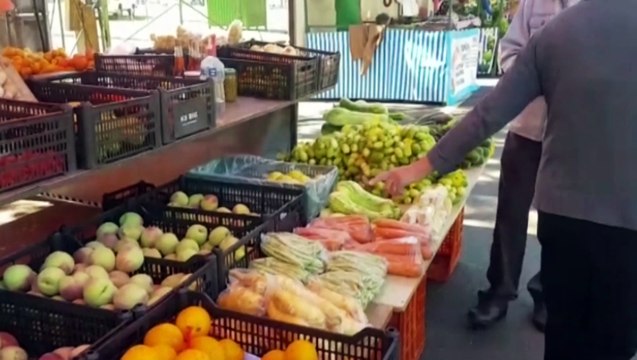 Feirinha do Produtor ocorre em frente à Prefeitura na manhã deste domingo