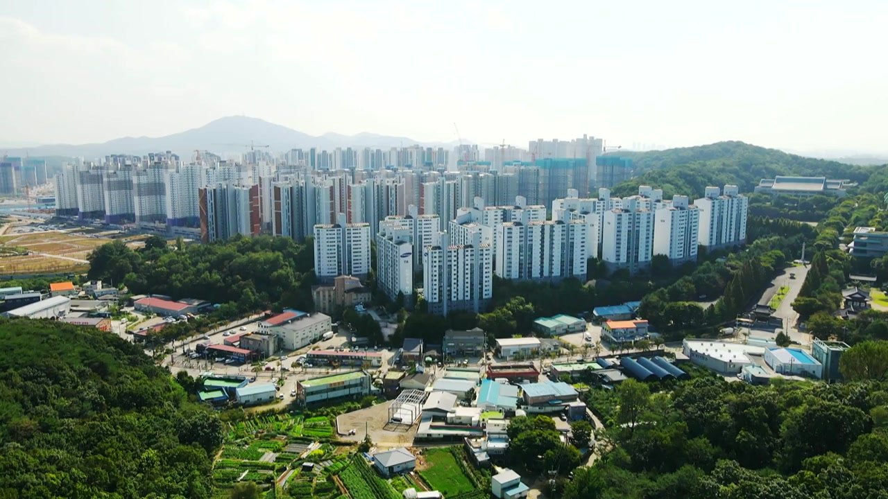 "뜬눈으로 지새"...'왕릉 뷰' 아파트 입주예정자 분통 / YTN