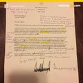 Maestra recibe carta de Trump y la regresa llena de correcciones
