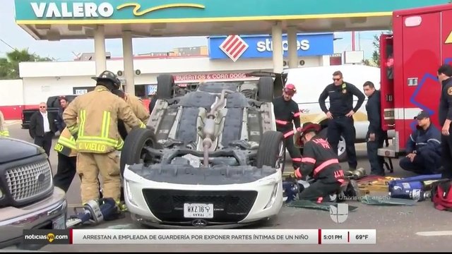 Noticias Laredo 5pm 121117 - Clip - volcadura