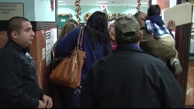 Noticias Laredo 10pm 012918 - Clip - barrera