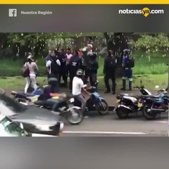 Aparecen billetes colgando de árbol en Colombia
