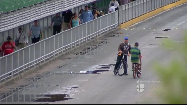 Noticias Laredo 10pm 022018 - Clip - explosivos