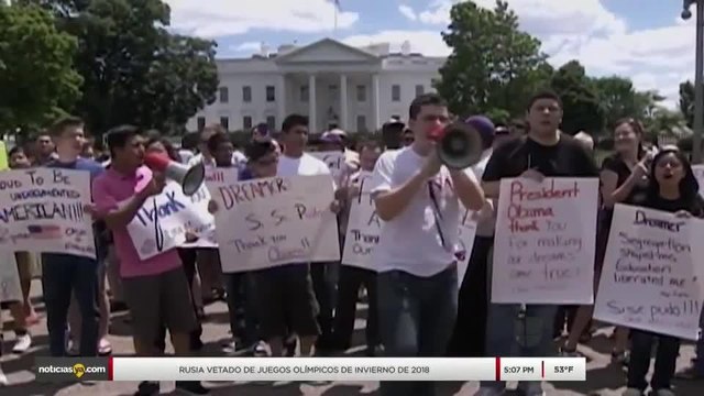 Propone iniciativa para proteger a dreamers . Soñadores la rechazan