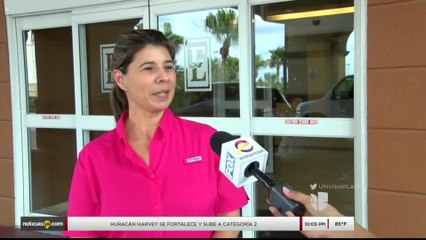 Noticias Laredo 10pm 082517 - Clip - harvey 2
