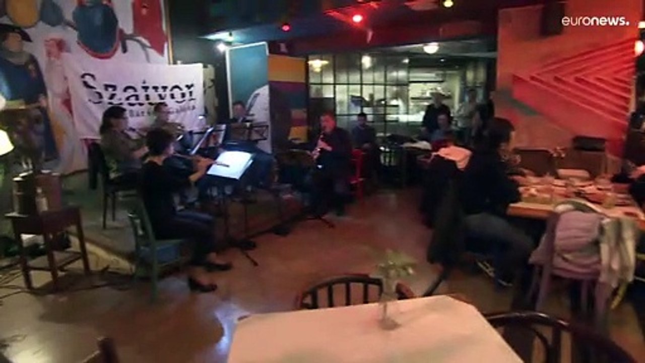Birra e... Bach nei pub di Budapest!