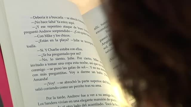 Las mujeres leen más que los hombres