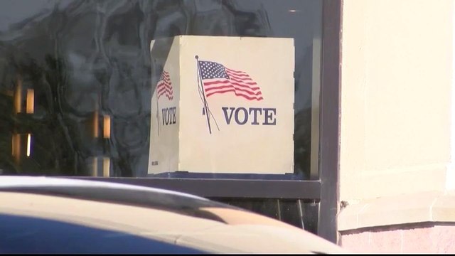 Noticias Laredo 10pm 121517 - Clip - democratas webb