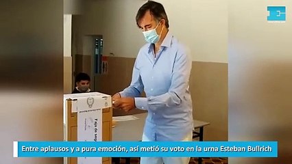 Entre aplausos y a pura emoción, así metió su voto en la urna Esteban Bullrich