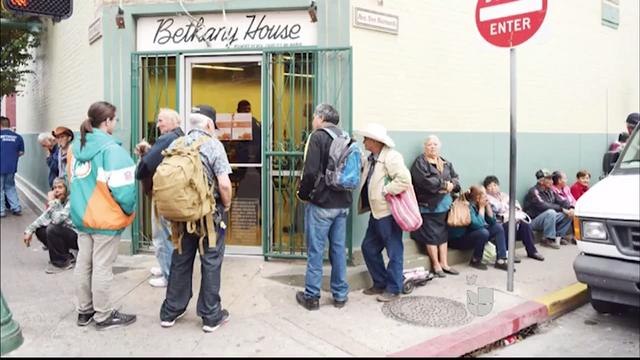 Noticias Laredo 5pm 111417 - Clip Mission Give