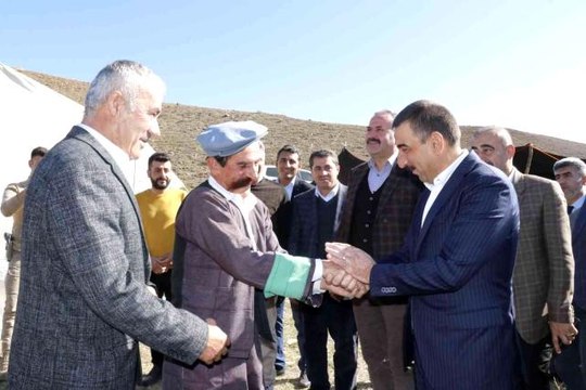 Siirt'te terörden temizlenen bölgede bal hasadı yapıldı