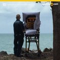 Paramedicos llevan a la playa a paciente terminal
