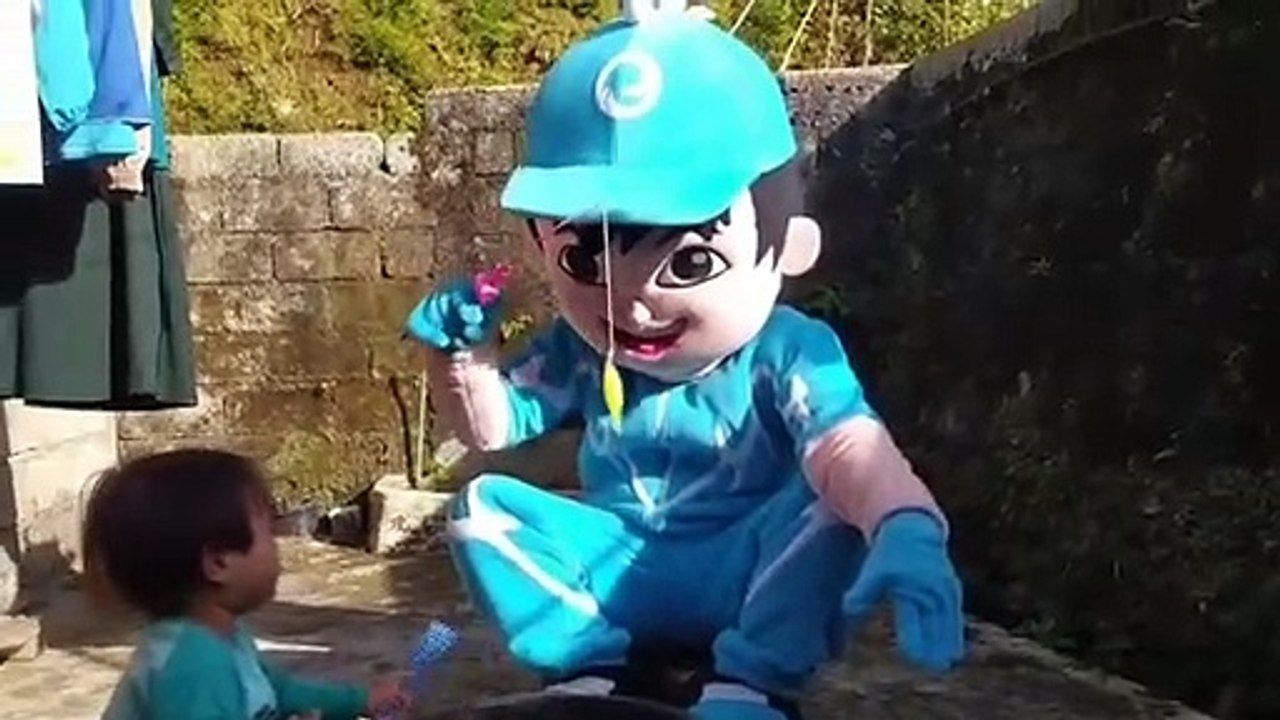 Badut Sedang Mancing Ikan