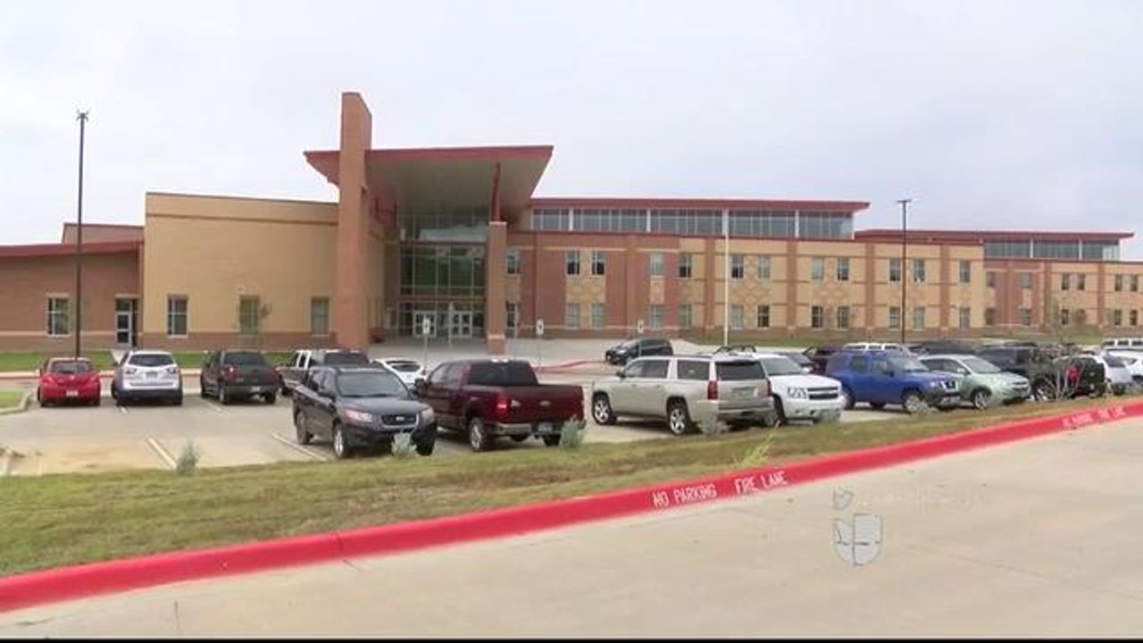 Noticias Laredo 5pm 111517 - Clip Inaugura UISD