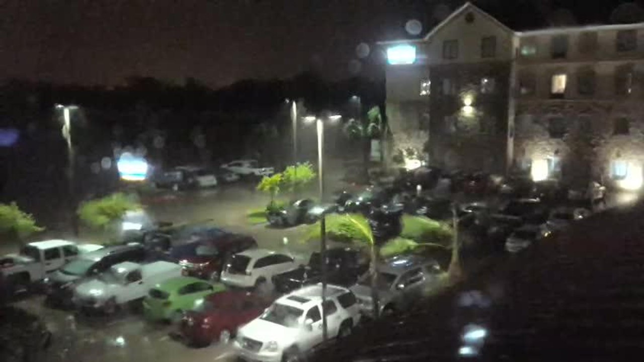 Harvey toca tierra en Rockport y avanza a Corpus Christi