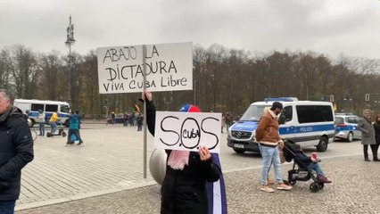 Concentración en Puerta de Brandeburgo de Berlín expresa apoyo al 15N cubano