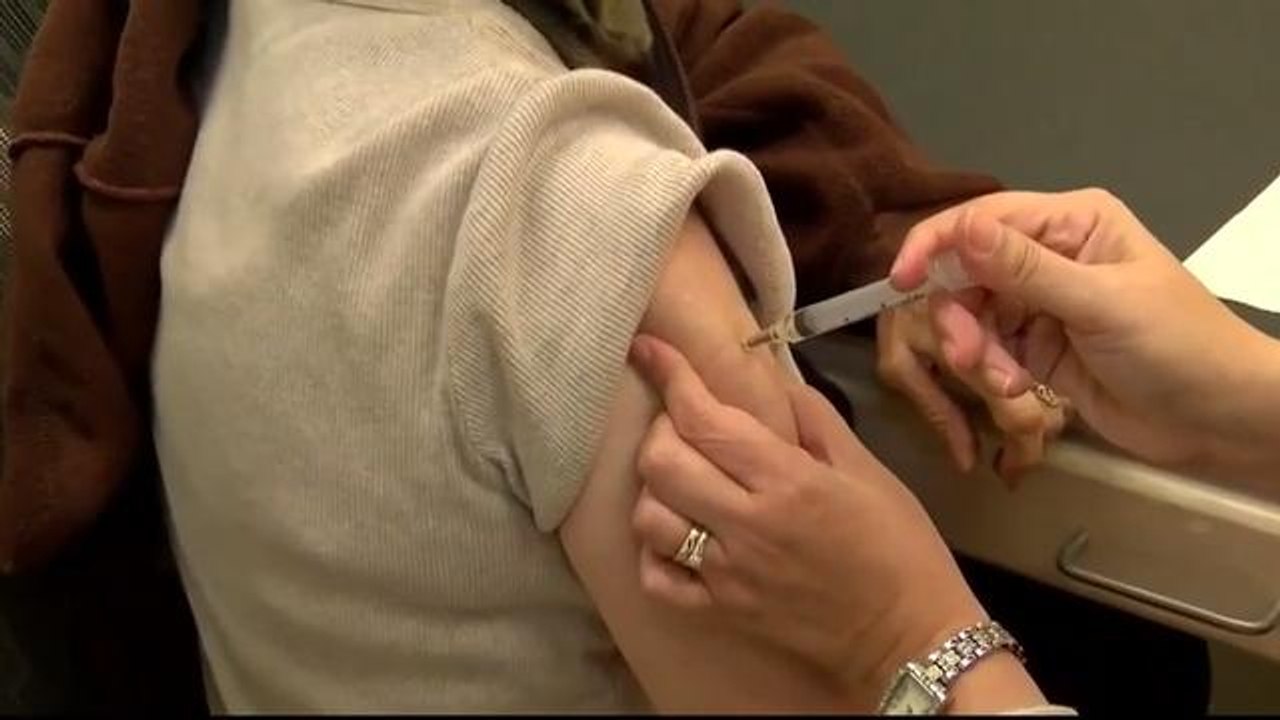 Noticias Laredo 5pm 110917 - Clip Uni Vacunas