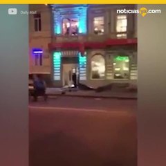 Arrolla a peatones y mata a 5