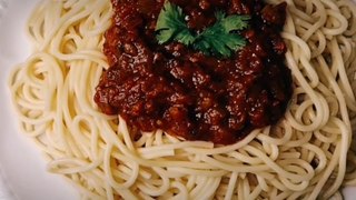 The secret to the deliciousness of spaghetti_ with red sauce_ like restaurants_ easy and fast