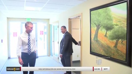 Supervisor del condado visita clínicas del Valle