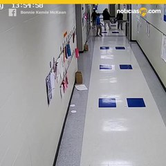 Maestras arrastran a ni%c3%b1o con autismo por los pasillos de escuela en Ohio.mp4