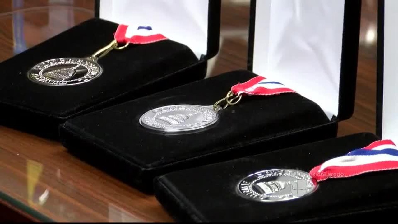 Noticias Laredo 5pm 081417 - Clip - medalla