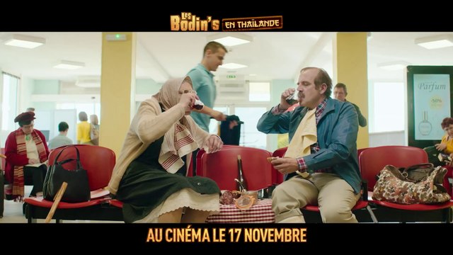LES BODIN'S EN THAÏLANDE Film Extrait - Saucisson et vin rouge à l'aéroport