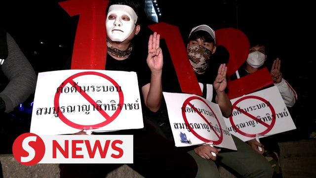 No absolute monarchy: Thousands of Thais march for royal reforms