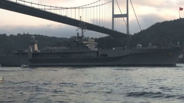 ABD savaş gemisi İstanbul Boğazı’ndan geçti