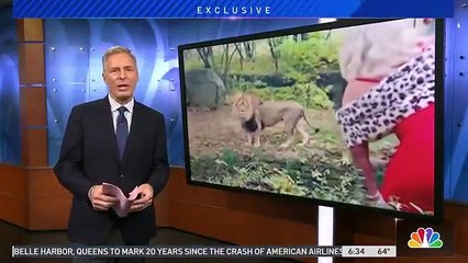 امرأة تعبر حاجز الأسد لتقدم له الزهور والأموال في فيديو صادم