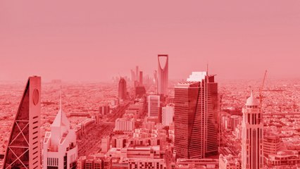 دهس 3 فتيات أثناء عبورهن طريق سريع بالسعودية