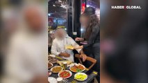 Kadıköyde'ki lokantada kadın garson, Arap bir erkeğe elleriyle yemek yedirmişti! O görüntüyle ilgili  işin aslı ortaya çıktı