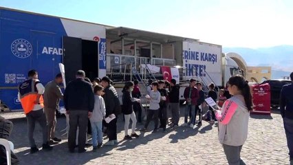 Gezici deprem simülasyon tırı Hasankeyf'te vatandaşları bilgilendirdi