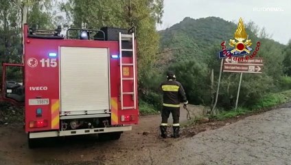 Télécharger la video: Maltempo in Italia. Nubifragi in Sardegna, allerta al Nord-est e neve a Sestriere