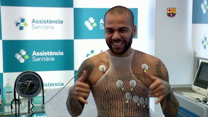 Dani Alves passes medical after Barca return