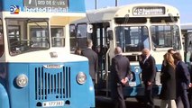 Felipe VI y Letizia montan en autobús para celebrar el aniversario de la EMT