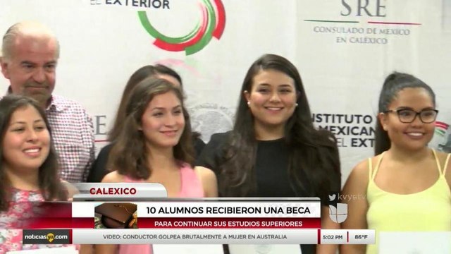 Estudiantes reciben beca para continuar sus estudios superiores